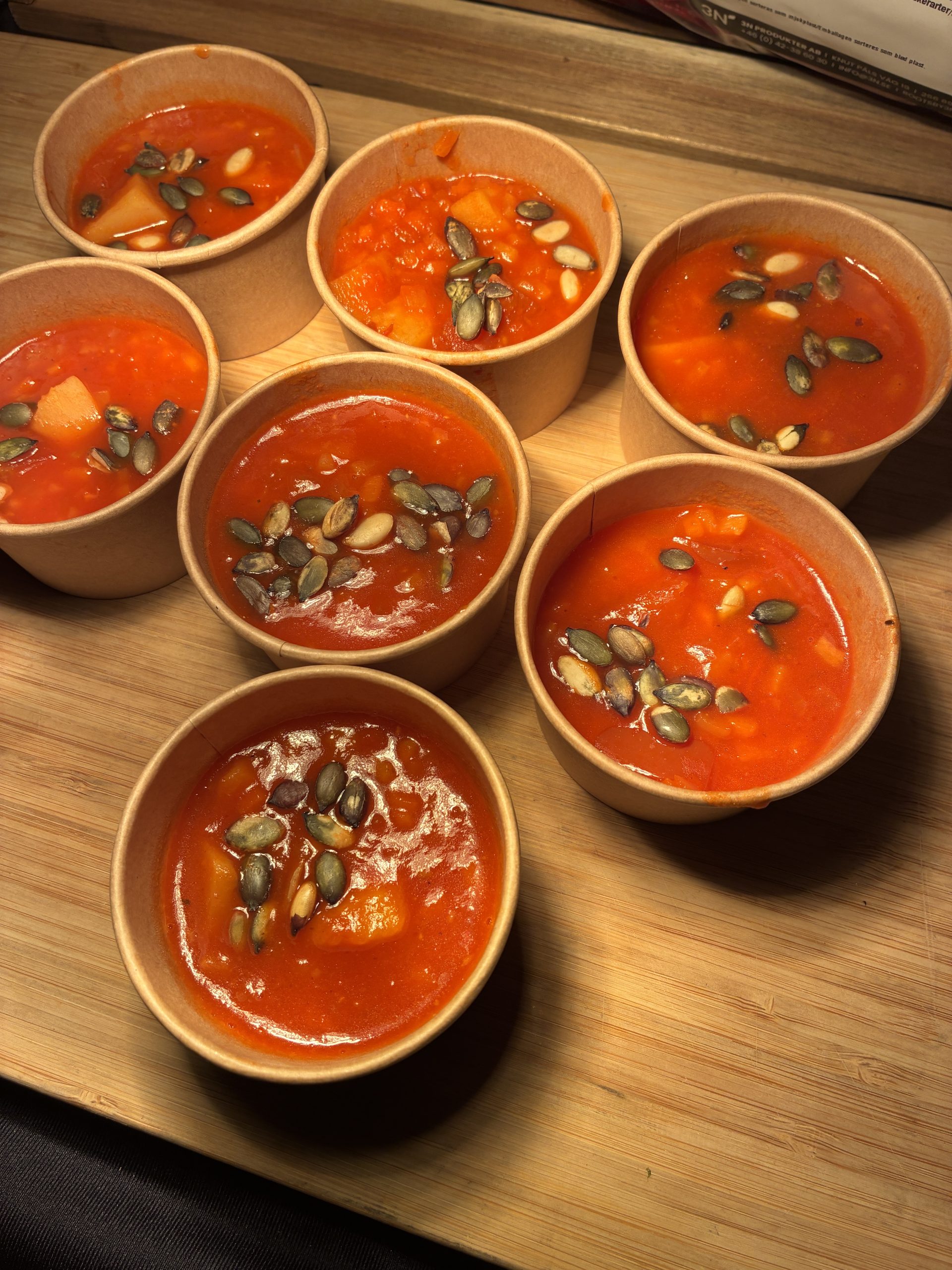 Rotfrukts- och tomatsoppa